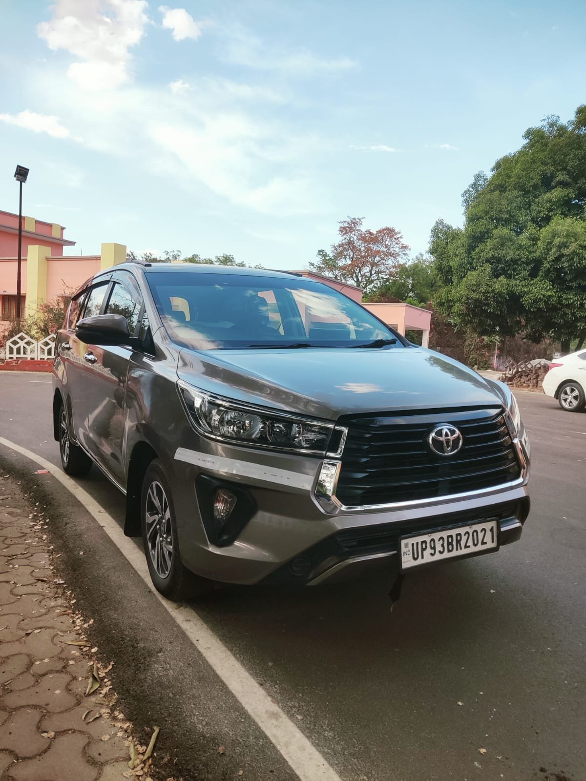 Clean and well-maintained Layva rental car